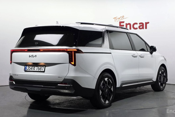 2025 Kia Carnival с пробегом 5 748 км