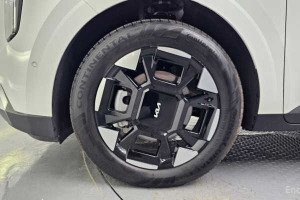 2025 Kia Carnival с пробегом 5 748 км