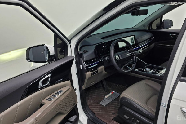 2025 Kia Carnival с пробегом 5 748 км