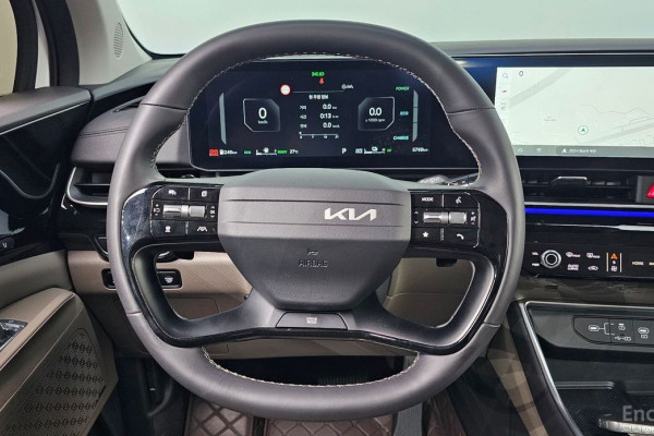 2025 Kia Carnival с пробегом 5 748 км
