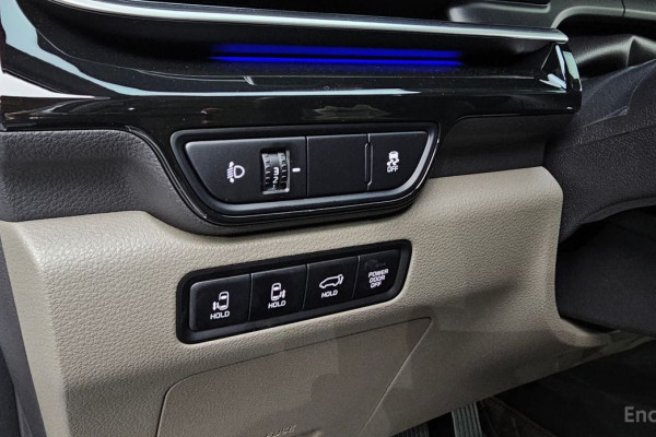 2025 Kia Carnival с пробегом 5 748 км