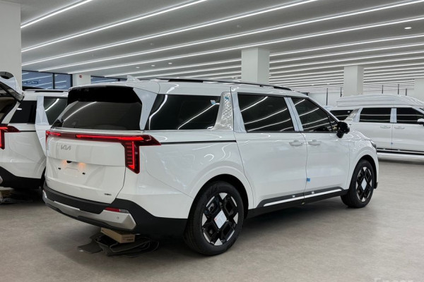 2026 Kia Carnival с пробегом 21 км