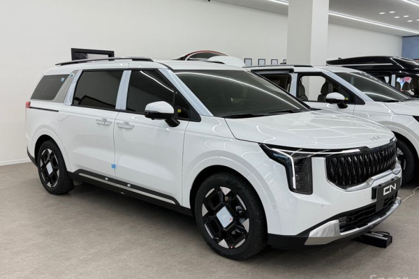 2026 Kia Carnival с пробегом 21 км