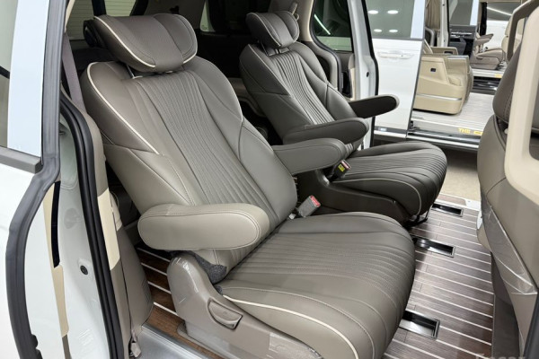 2026 Kia Carnival с пробегом 21 км