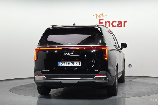 2025 Kia Carnival с пробегом 9 666 км