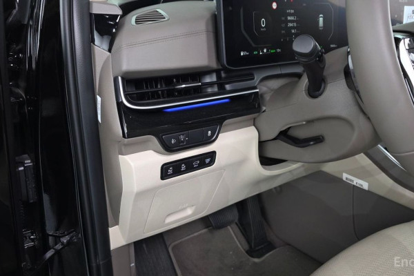 2025 Kia Carnival с пробегом 9 666 км