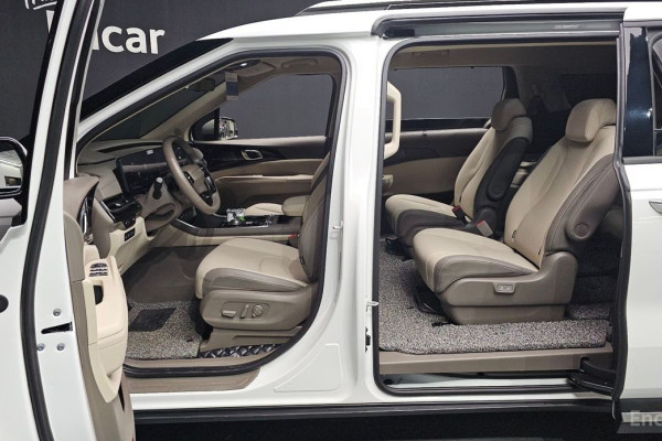 2025 Kia Carnival с пробегом 11 404 км