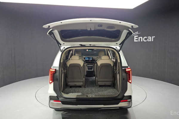 2025 Kia Carnival с пробегом 11 404 км