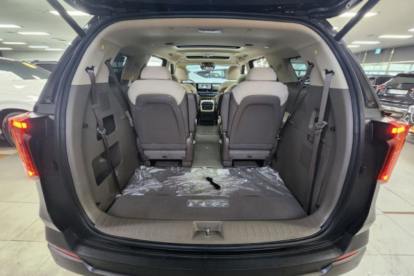 2025 Kia Carnival с пробегом 17 934 км