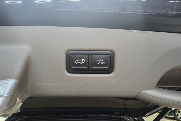 2025 Kia Carnival с пробегом 17 934 км