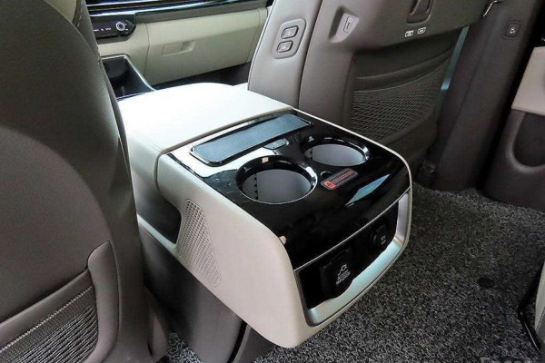 2024 Kia Carnival с пробегом 42 872 км