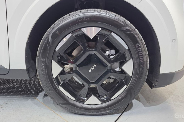 2025 Kia Carnival с пробегом 16 567 км