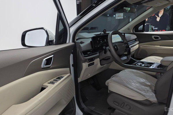 2025 Kia Carnival с пробегом 16 567 км