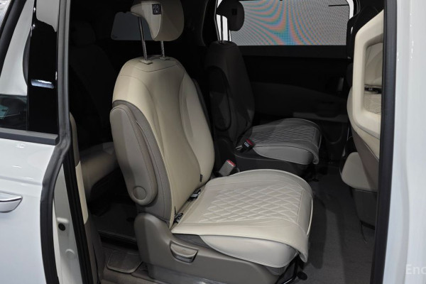 2025 Kia Carnival с пробегом 16 567 км