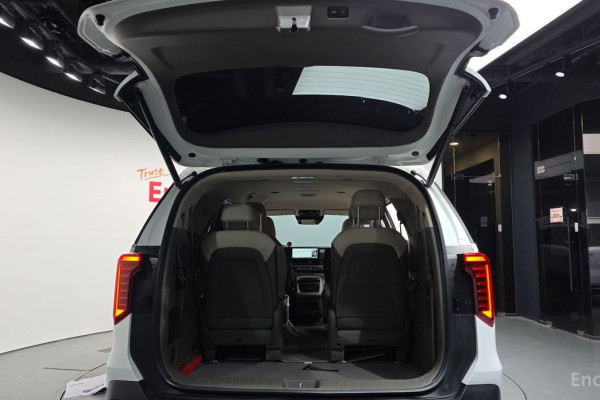 2025 Kia Carnival с пробегом 16 567 км