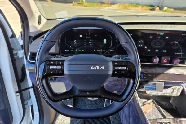 2025 Kia Carnival с пробегом 2 400 км