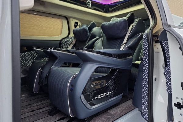 2025 Kia Carnival с пробегом 2 400 км