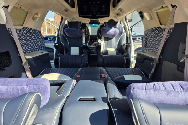 2025 Kia Carnival с пробегом 2 400 км