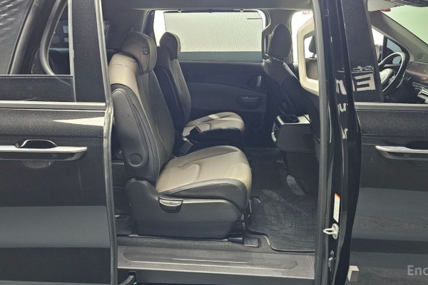 2024 Kia Carnival с пробегом 28 854 км