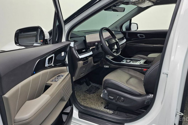 2024 Kia Carnival с пробегом 6 770 км