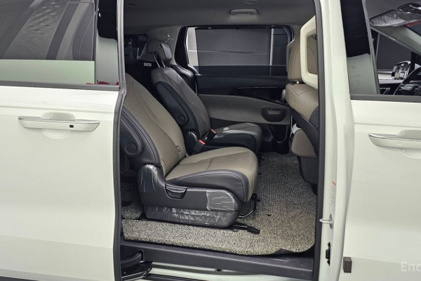 2024 Kia Carnival с пробегом 6 770 км