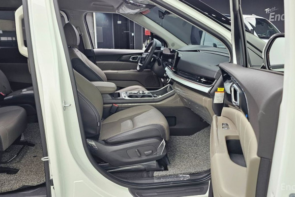 2024 Kia Carnival с пробегом 6 770 км