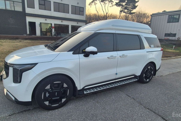 2025 Kia Carnival с пробегом 15 000 км