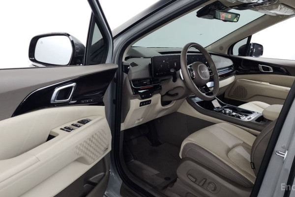 2024 Kia Carnival с пробегом 6 551 км