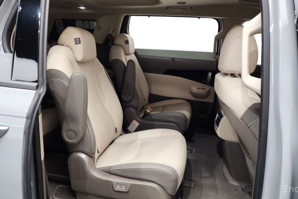 2024 Kia Carnival с пробегом 6 551 км