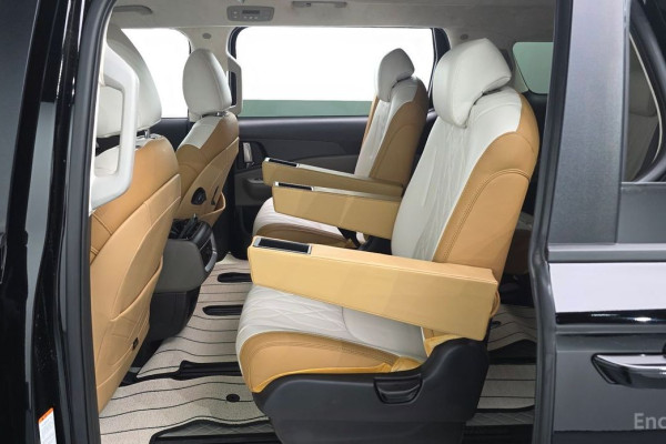 2024 Kia Carnival с пробегом 14 631 км