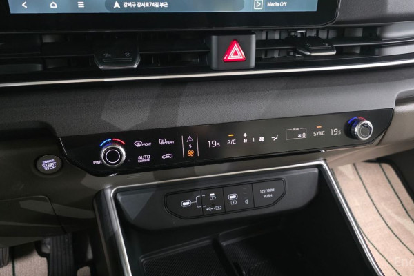 2024 Kia Carnival с пробегом 14 631 км