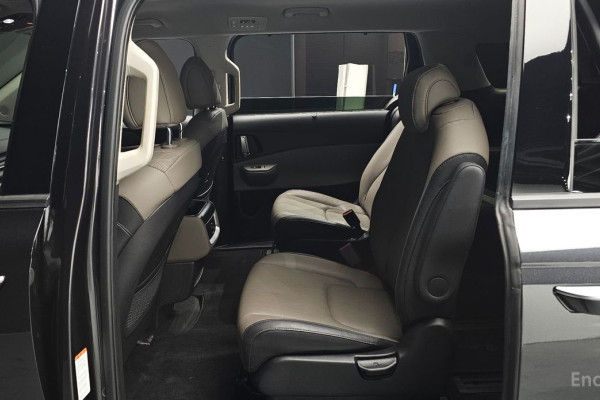 2024 Kia Carnival с пробегом 21 326 км