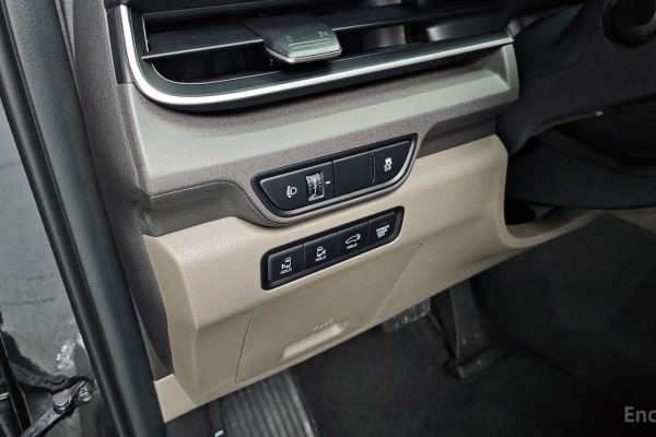 2024 Kia Carnival с пробегом 21 326 км