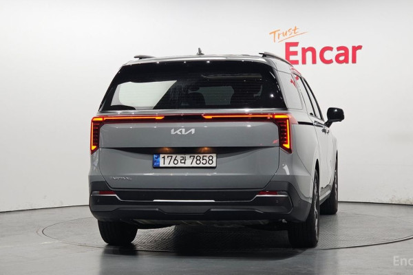 2024 Kia Carnival с пробегом 9 842 км