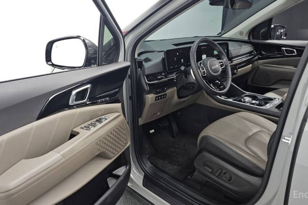 2024 Kia Carnival с пробегом 9 842 км