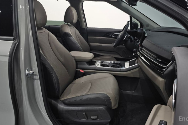 2024 Kia Carnival с пробегом 9 842 км