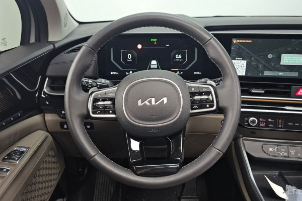 2024 Kia Carnival с пробегом 9 842 км