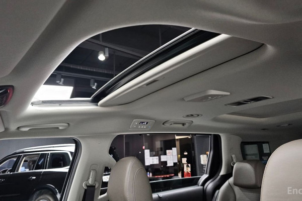 2024 Kia Carnival с пробегом 9 842 км