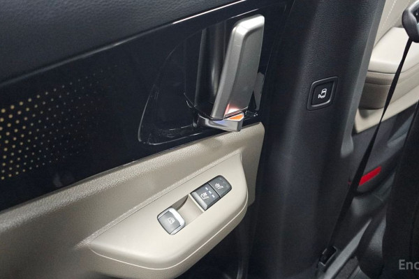 2024 Kia Carnival с пробегом 9 842 км