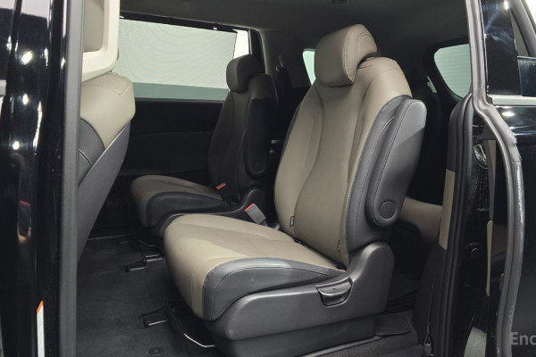 2025 Kia Carnival с пробегом 14 433 км