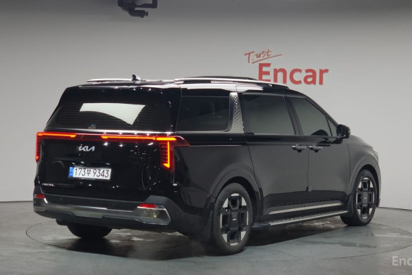 2025 Kia Carnival с пробегом 15 086 км