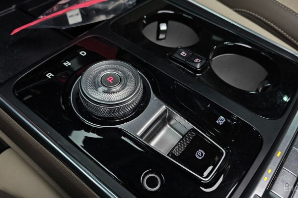 2025 Kia Carnival с пробегом 15 086 км