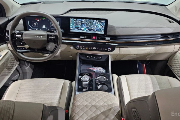 2025 Kia Carnival с пробегом 15 086 км