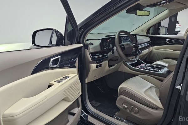 2025 Kia Carnival с пробегом 15 086 км