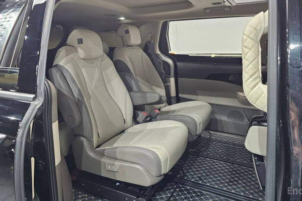 2025 Kia Carnival с пробегом 15 086 км