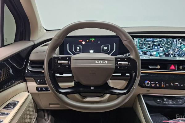 2025 Kia Carnival с пробегом 15 086 км