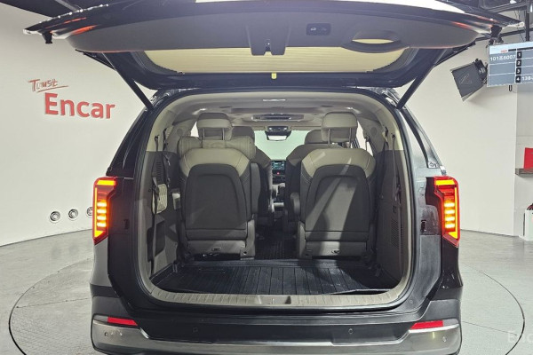 2025 Kia Carnival с пробегом 15 086 км