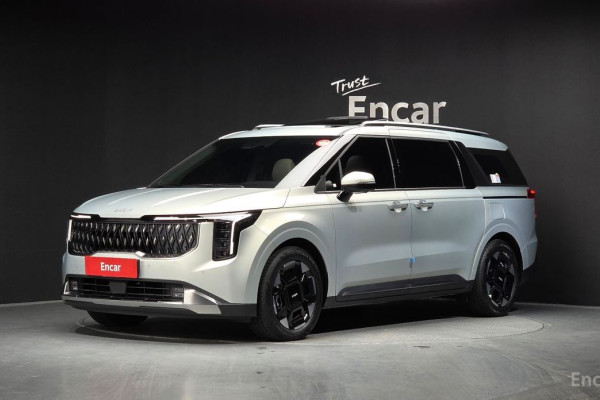 2023 Kia Carnival с пробегом 12 983 км