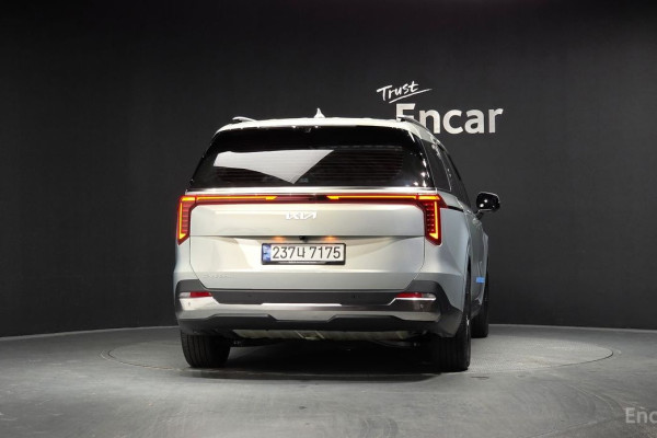 2023 Kia Carnival с пробегом 12 983 км