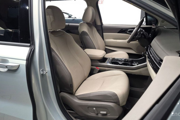 2023 Kia Carnival с пробегом 12 983 км